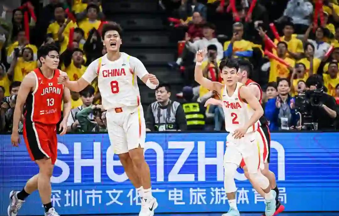 包含邓加开场就进球，巴黎圣日耳曼全队为之振奋的词条